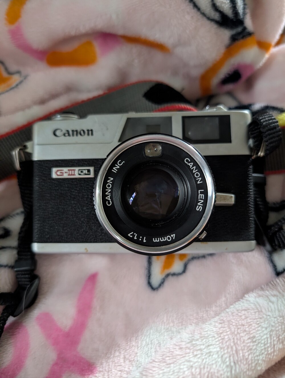Canonette QL-Giii 40mm Film Camera in Black and Silver